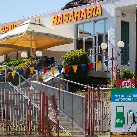 Pensiunea Basarabia Onesti Luaran gambar